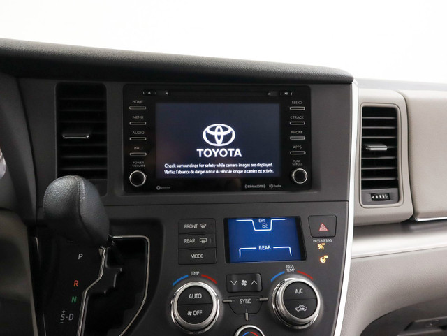 2018 Toyota Sienna LE 8 PLACES, BLUETOOTH, SIÈGES CHAUFFANTS in Cars & Trucks in Longueuil / South Shore - Image 3