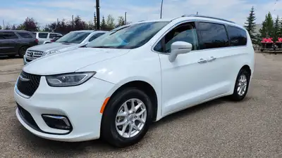 2021 Chrysler Pacifica Touring-L, Leather seats,, Back up Camera