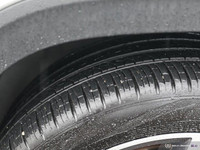 Inside: Antares Grip 20 All-Weather tires 245/60R18 + Black Touren Rims * 4MOTION All-Wheel Drive *... (image 9)