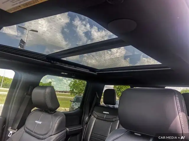 2025 Ford Super Duty F-250 SRW Platinum dans Autos et camions dans Brandon - Image 30