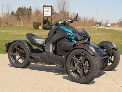 This Gorgeous 2022 Ryker 600 is a Ready to Ride Machine! With ONLY 7,000 KM its got a Custom Lever f...