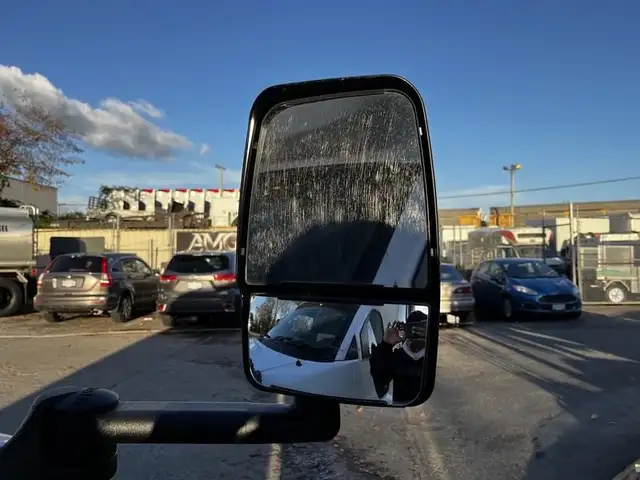 2017 chevrolet Express G4500 22 Passenger with Wheelchair Ramp O in Heavy Trucks in Richmond - Image 13