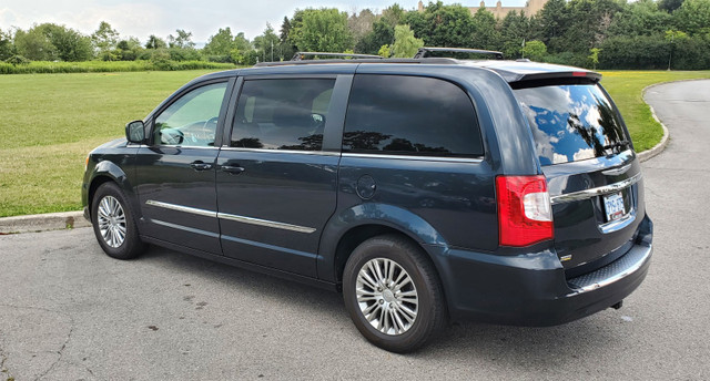 2014 Chrysler Town & Country Touring in Cars & Trucks in Oshawa / Durham Region - Image 3