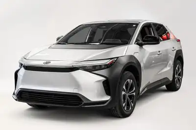 Ce modèle vient équipé avec les éléments suivants; Mags * Caméra de recul * Bluetooth * Carplay et A...