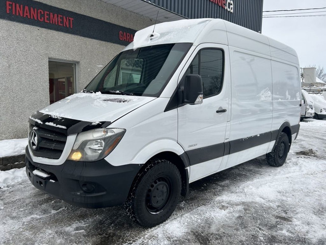 2015 Mercedes-Benz Fourgonnettes de chargement Sprinter toit hau in Cars & Trucks in Laval / North Shore