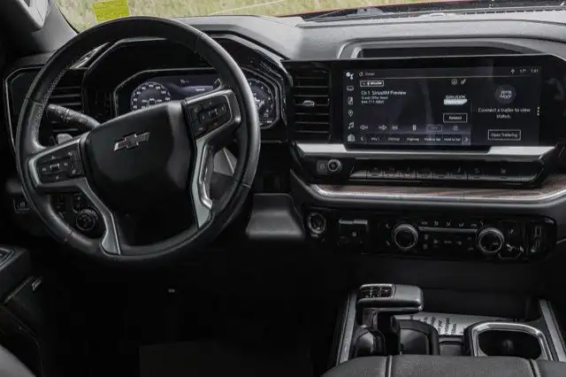 2023 Chevrolet Silverado 1500 RST CREWCAB 4X4 LEATHER dans Autos et camions dans Comté de Strathcona - Image 11