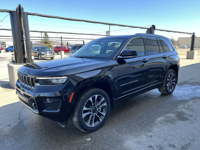 2023 Jeep Grand Cherokee Overland in Cars & Trucks in Regina - Image 4