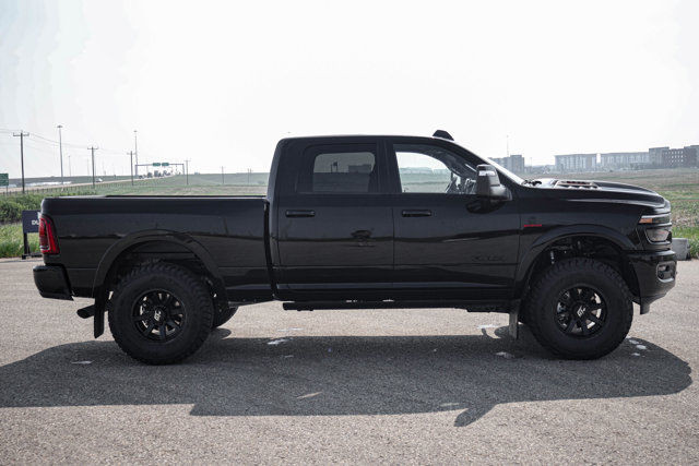 2025 Ram 3500 LEVEL KIT AND LOADED LARAMIE CREWCAB 4X4 LEATHER in Cars & Trucks in Strathcona County - Image 4