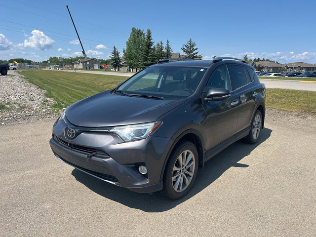 2017 Toyota RAV4 Limited in Cars & Trucks in Calgary - Image 4