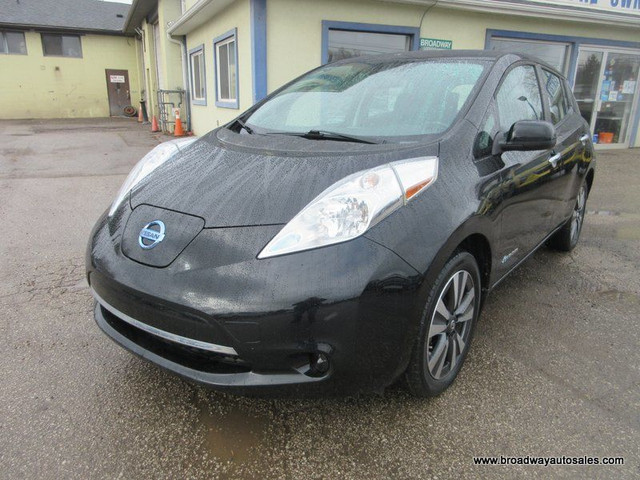 2016 Nissan Leaf ZERO-EMISSION SV-MODEL 5 PASSENGER 30 kWh - ELE in Cars & Trucks in Markham / York Region - Image 2