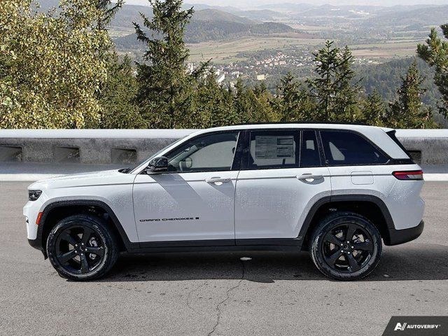 2024 Jeep Grand Cherokee Altitude in Cars & Trucks in Moncton - Image 2
