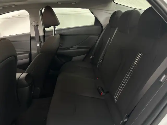 2025 Hyundai Elantra Preferred w/Tech Package SUNROOF/NAVI/80... in Cars & Trucks in Belleville - Image 8