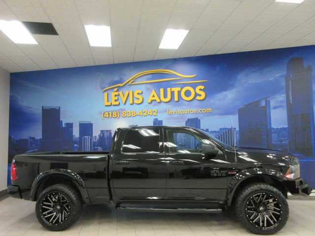 RAM 1500 CLASSIC 2022 SLT CREW-CAB BOITE 6.4 POUCES V-8 5.7 HEMI in Cars & Trucks in Lévis