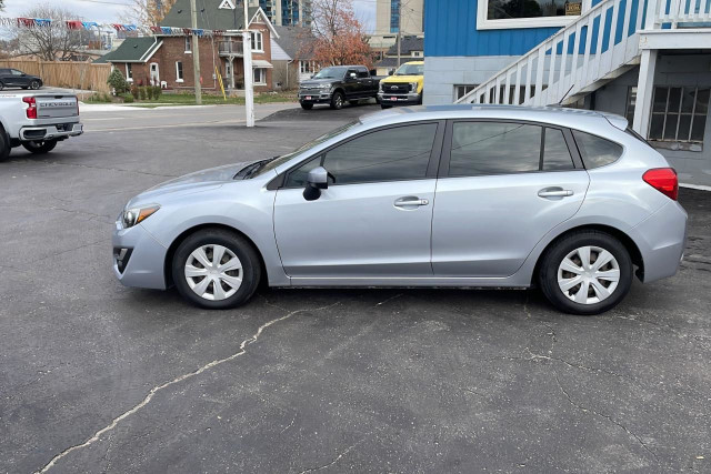  2016 Subaru Impreza 2.0i Hatchback **Auto/Bluetooth/Remote Star in Cars & Trucks in Barrie - Image 3