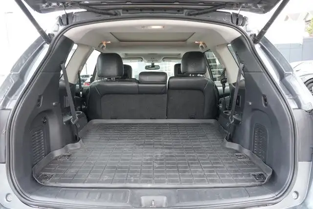 2016 Nissan Pathfinder Platinum | One Owner | 3.5L V6 | 260 HP in Cars & Trucks in Calgary - Image 12