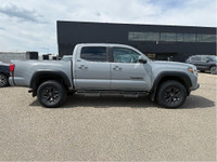 Built tough and ready for adventure, the 2021 Toyota Tacoma is a midsize pickup that blends rugged c... (image 3)