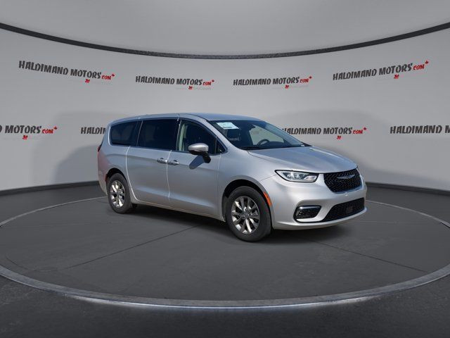 2023 Chrysler Pacifica Touring L in Cars & Trucks in Hamilton - Image 2