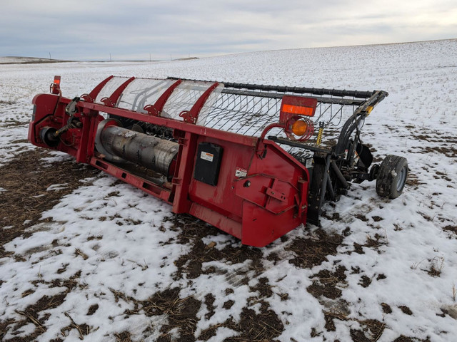 2007 Case IH 14 ft Pickup Header 2016 in Farming Equipment in Regina - Image 4