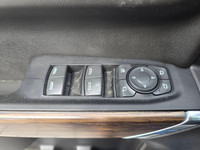 2022 Chevrolet Silverado 1500 LTD 4WD Crew Cab High Country with the 5.3L V8 and only 70,000kms. Cle... (image 9)