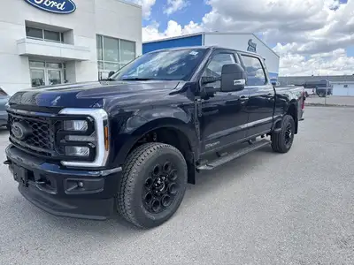 This Ford Super Duty F-350 SRW boasts a Intercooled Turbo Diesel V-8 6.7 L/406 engine powering this...