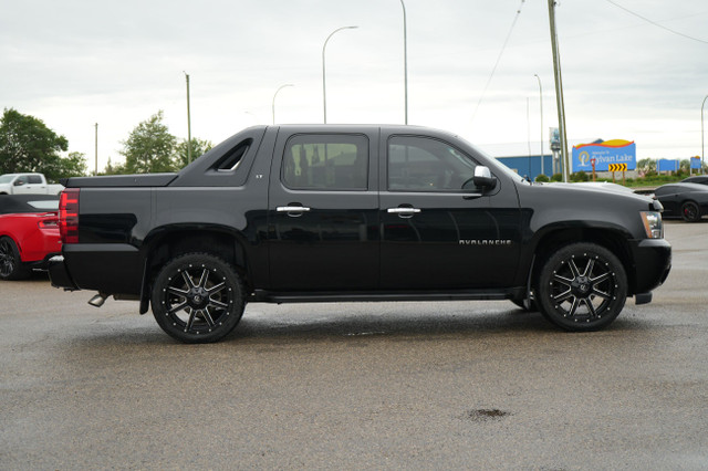 2011 Chevrolet Avalanche LT in Cars & Trucks in Red Deer - Image 4