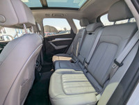 Q5 TECHNIK! QUATTRO AWD, NEW BODY STYLE, EXCELLENT CONDITION INSIDE AND OUT LEATHER INTERIOR GPS/NAV... (image 2)