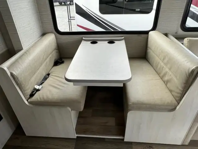 2020 Winnebago Intent 30R in RVs & Motorhomes in Abbotsford - Image 16
