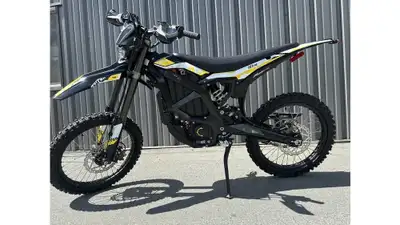 Inspired by its successful predecessors, Surron's Ultra Bee takes electric performance to a whole ne...