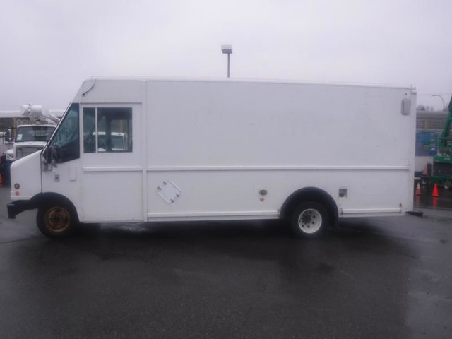 2006 Ford Econoline 16 Foot E-450 Cargo Step Van in Cars & Trucks in Richmond - Image 2