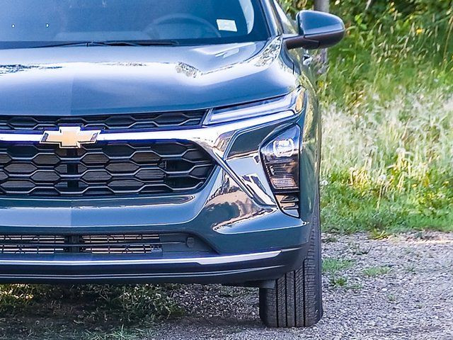 2025 Chevrolet Trax LT in Cars & Trucks in Edmonton - Image 4