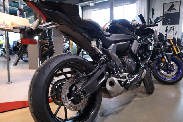 2023 Yamaha R7 Black in Sport Bikes in Edmonton - Image 3