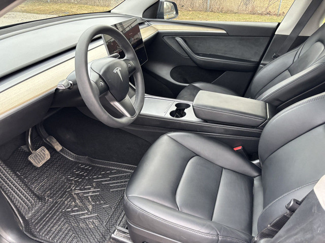2023 Tesla Model Y Long Range 4dr All-Wheel Drive Sport Utility  in Cars & Trucks in City of Toronto - Image 4