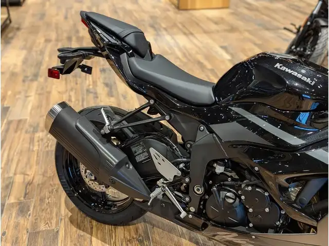 2026 Kawasaki Ninja ZX-6R // Black/Gray | Sport Bikes