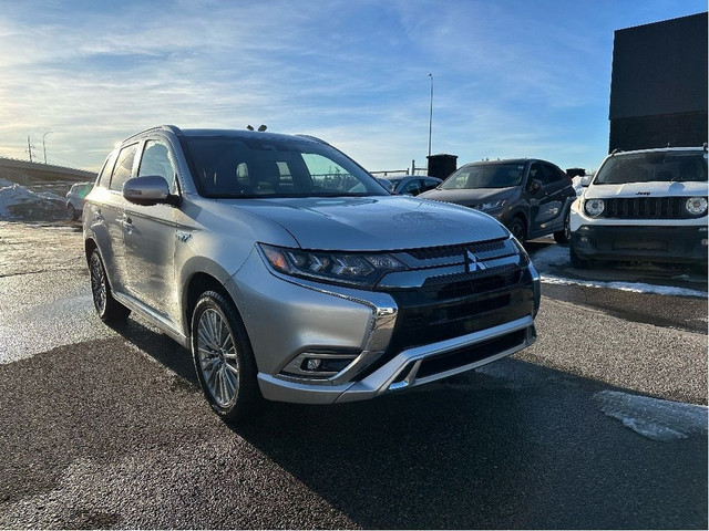  2022 Mitsubishi Outlander PHEV GT in Cars & Trucks in Calgary - Image 3