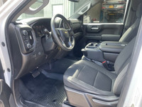 2021 Chevrolet Silverado 1500 Crew Cab 4WD Custom with the 5.3L and only 113,000kms. Clean history w... (image 9)
