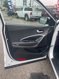 Absolutely gorgeous 2017 Hyundai Santa Fe Sport in excellent condition. No accidents, one owner AWD,... (image 5)