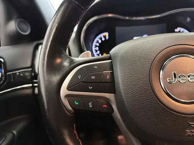 2020 Jeep Grand Cherokee Trailhawk 4x4 Toit pano Suspension ajus in Cars & Trucks in Laval / North Shore - Image 16
