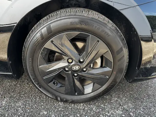 Hyundai Elantra Preferred Sièges & Volant Chauffant Carplay Mags in Cars & Trucks in Trois-Rivières - Image 5