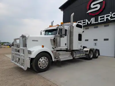2014 Kenworth W900L Super B Spec Truck Located near Westlock, AB This truck was a Paclease truck for...