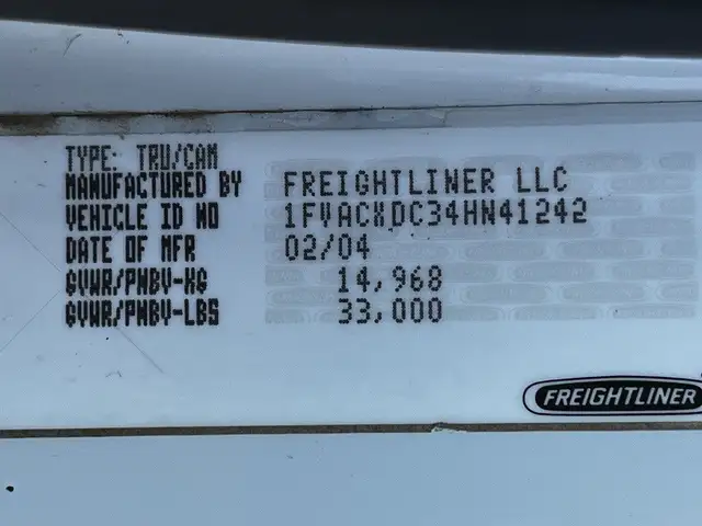 2004 Freightliner M2 106 CAT C7 Service Truck with Pumps in Heavy Trucks in Delta/Surrey/Langley - Image 100