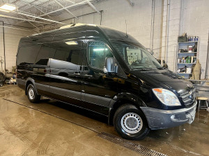 2011 Mercedes-Benz Sprinter Wagon 12 PASSENGER! RAISED ROOF! 170 WB! EXTENDED! ONE O