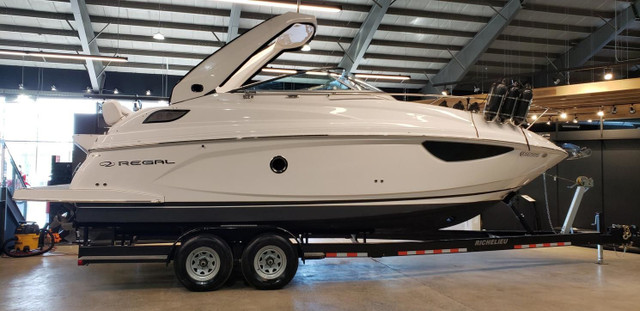 2019 Regal 28 Express in Powerboats & Motorboats in Québec City - Image 2