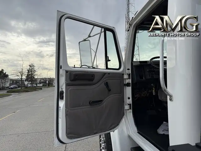 2000 International 4900 25 Foot Roll-Off Flatdeck Spicer 10 Spee in Heavy Trucks in Delta/Surrey/Langley - Image 35