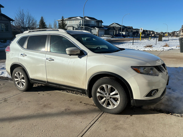 2015 Nissan Rogue SV in Cars & Trucks in Calgary