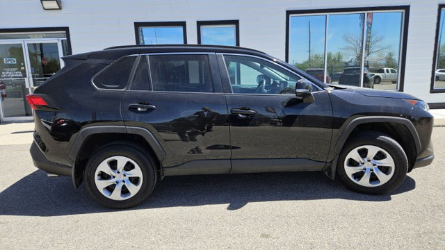 2021 Toyota Rav4 LE in Cars & Trucks in Calgary - Image 4
