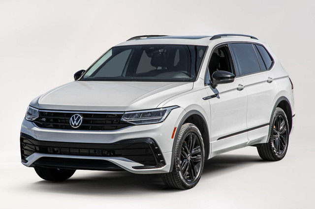 2022 Volkswagen Tiguan Comfortline R-Line Black Edition CLEAN CA in Cars & Trucks in Longueuil / South Shore