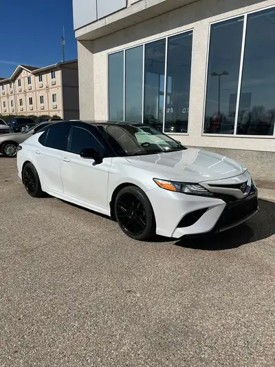  2020 Toyota Camry XSE | HEATED LEATHER | SUNROOF | WINTER RIMS 
