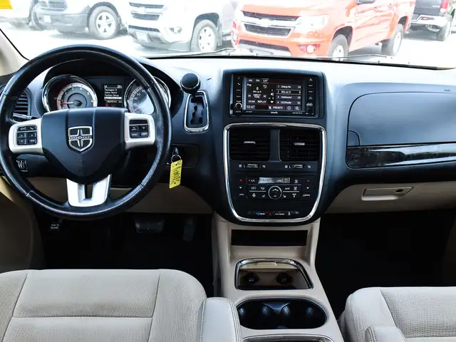 2016 Dodge Grand Caravan Crew ~Heated/Power Seats ~Cam ~Stow 'N  in Cars & Trucks in Barrie - Image 18