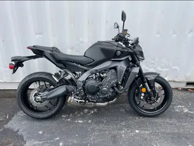 APPLY NOW: https://www.ridecollective.ca/get-pre-approved The 2025 Yamaha MT-09 is a dynamic naked b...