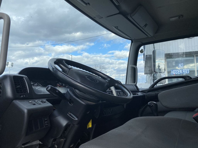 2016 Hino 268 268 DIESEL TRUCK w/TAILGATE in Cars & Trucks in Mississauga / Peel Region - Image 4